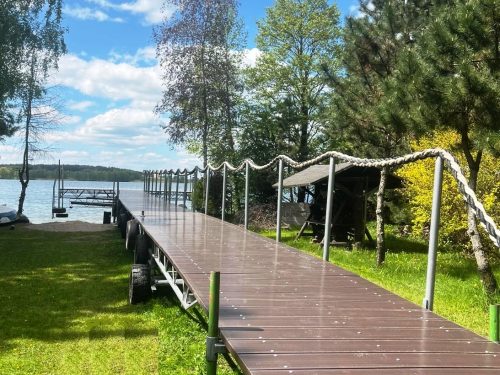 Zalety deski pomostowej z czystego PVC w warunkach wilgoci i mrozu